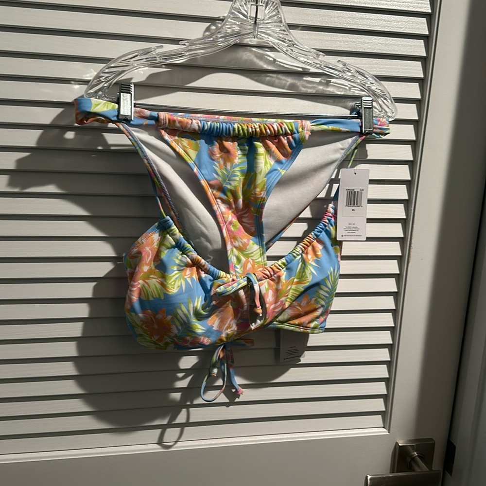 NWT Hurley Bikinis with tie front and back top and moderate coverage bottoms.
